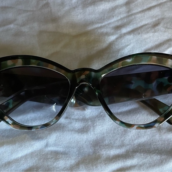 Stylish Multicolor Cat-Eye Sunglasses main image 6